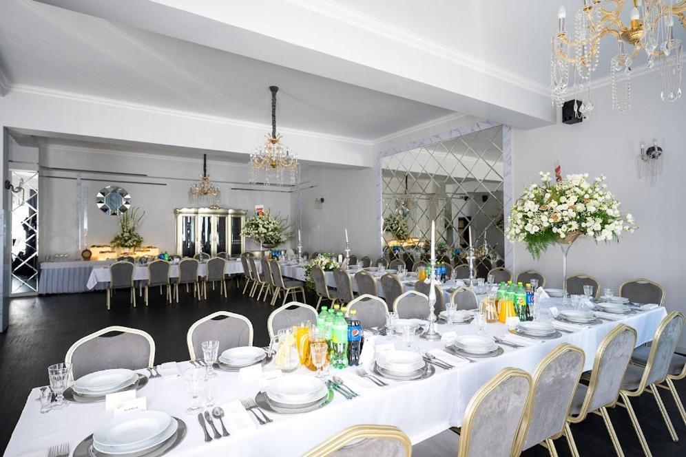 Hotel Lord Dębica Buitenkant foto