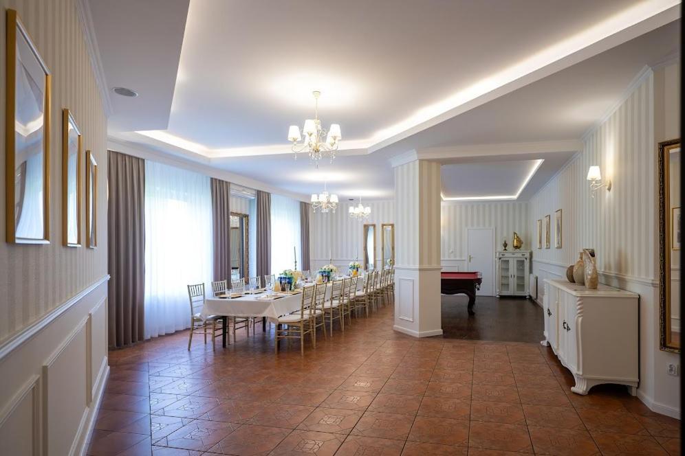 Hotel Lord Dębica Buitenkant foto