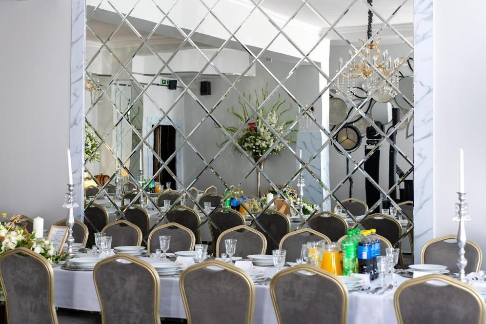 Hotel Lord Dębica Buitenkant foto