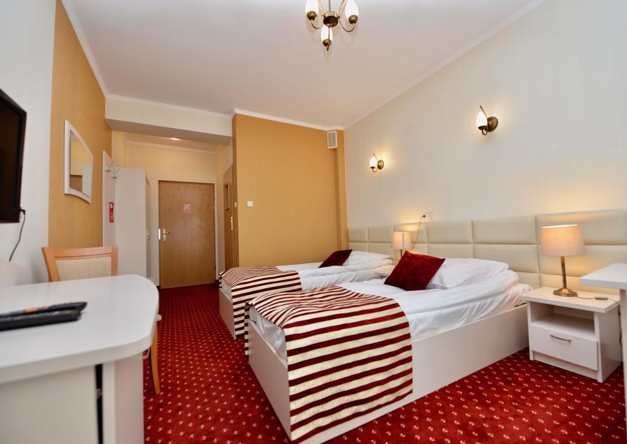 Hotel Lord Dębica Buitenkant foto